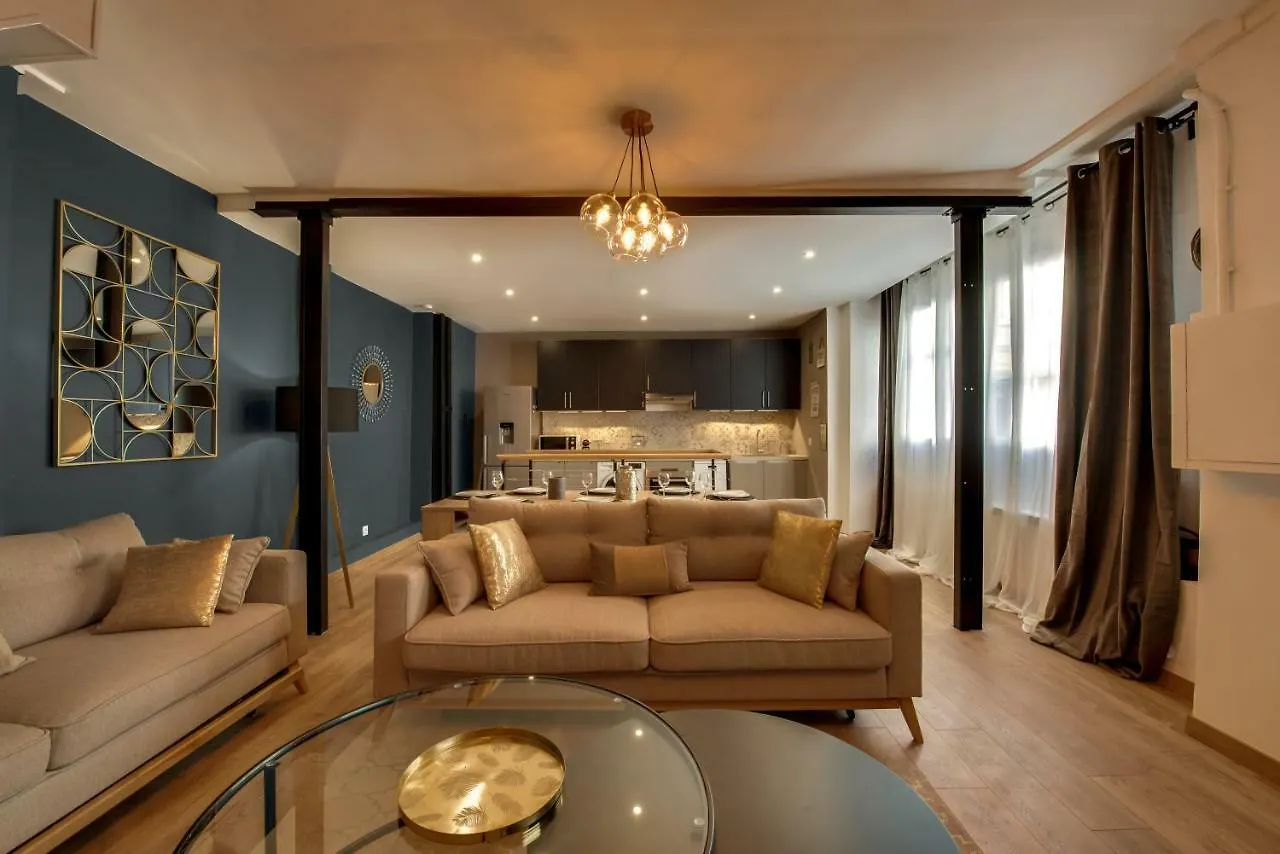Beautiful Triplex In The Center Of Paris Apartment France