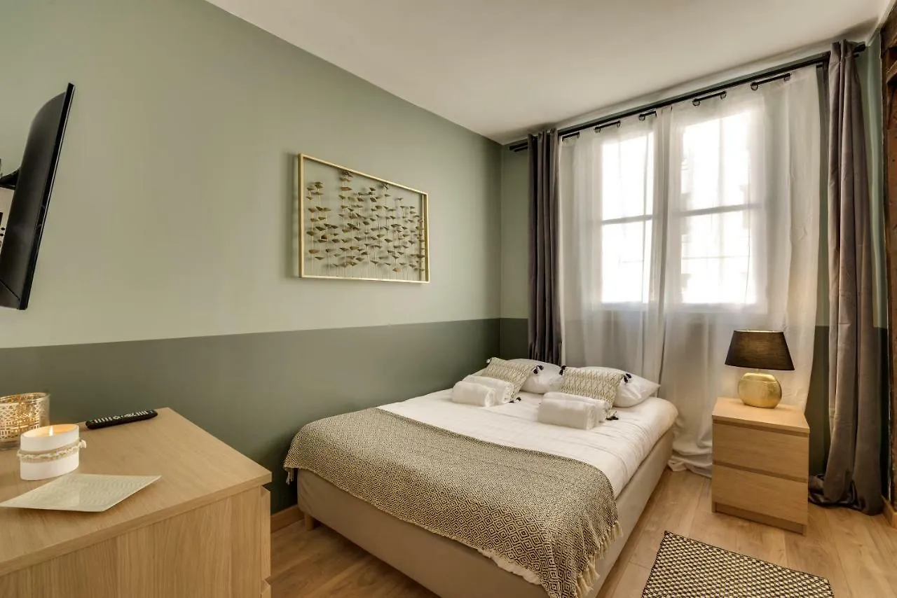 Beautiful Triplex In The Center Of Paris Apartment